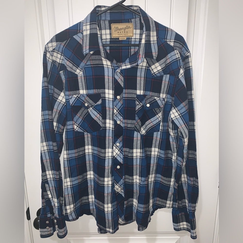 Wrangler flannel shirt fits like a medium